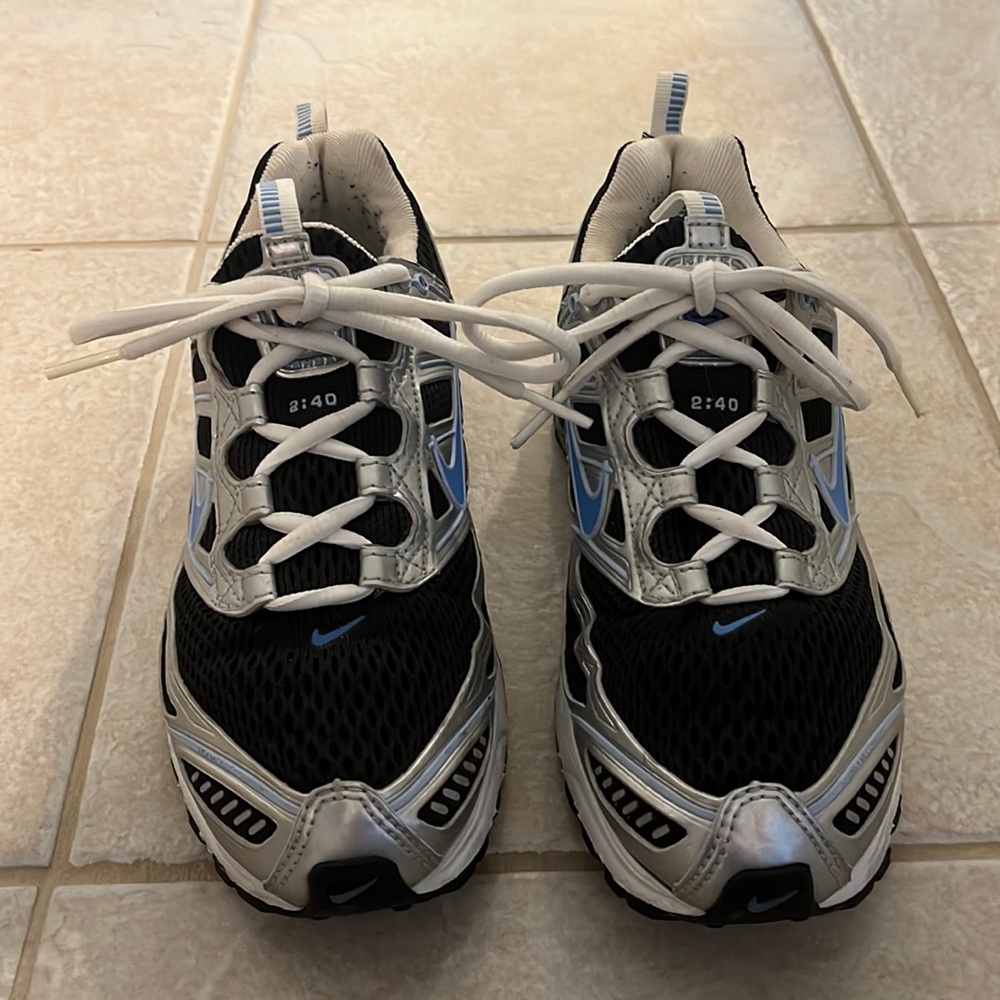 Women’s size 6.5 Vintage Nike sneakers